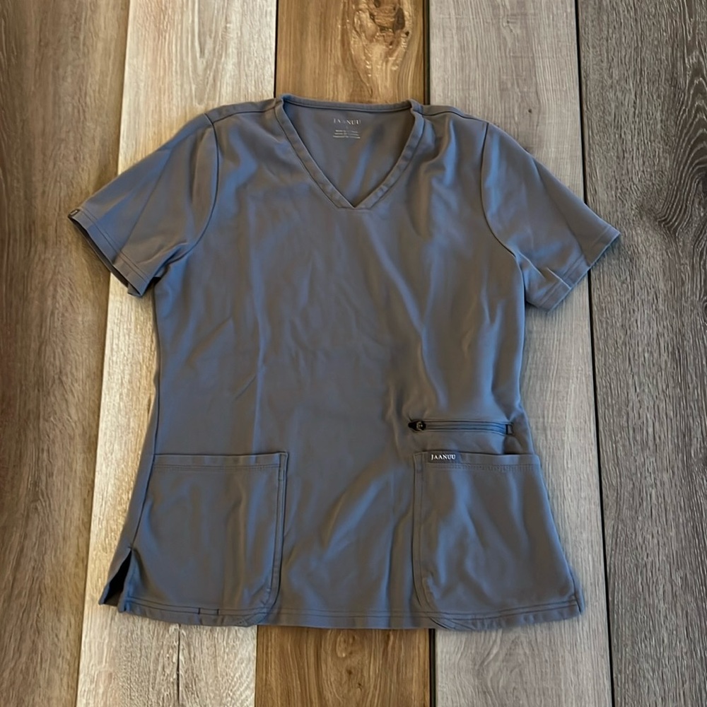 Jaanuu scrub top lightly used size large